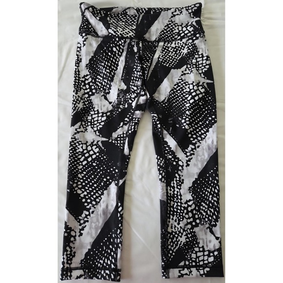 lululemon athletica Pants - Lululemon Static‎ Mist White Black Wunder Under Crop III Leggings Size